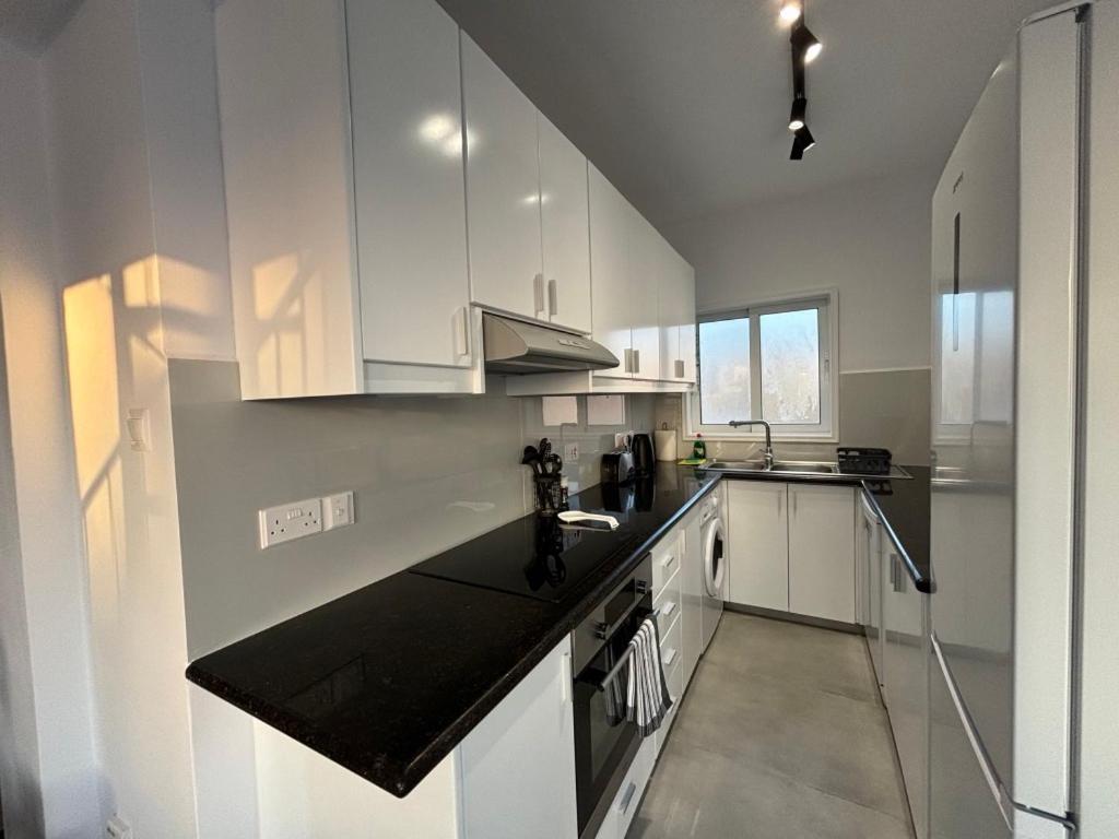 Venus Lighthouse 2B, Sea-View, Paphos Center Apartment ภายนอก รูปภาพ