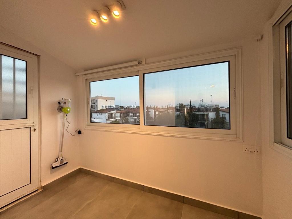 Venus Lighthouse 2B, Sea-View, Paphos Center Apartment ภายนอก รูปภาพ