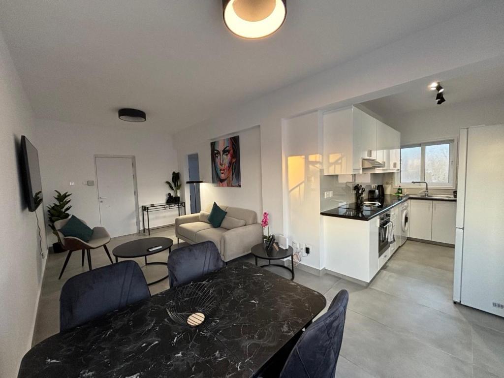 Venus Lighthouse 2B, Sea-View, Paphos Center Apartment ภายนอก รูปภาพ
